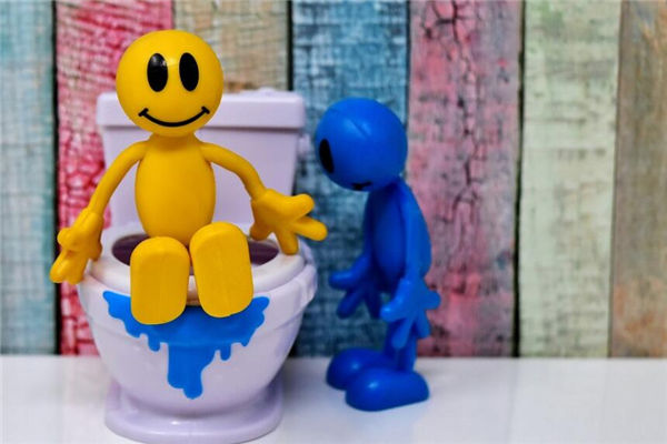 梦见别人拉屎是什么意思