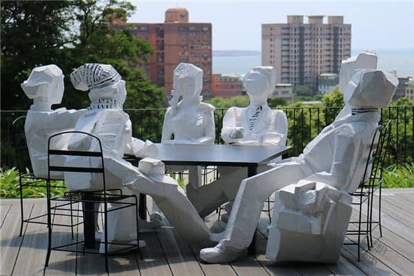 梦见死了的亲人还活着还和我说话是什么意思