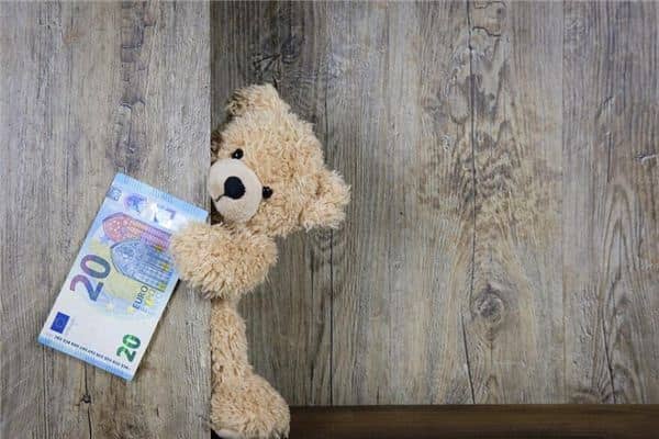 梦见别人给钱自己收了是什么意思