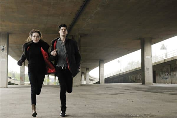 梦见一群人追我是什么意思