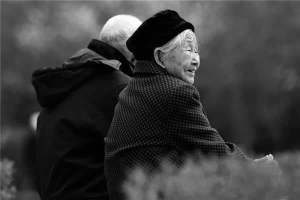 梦见活着的奶奶去世了是什么意思