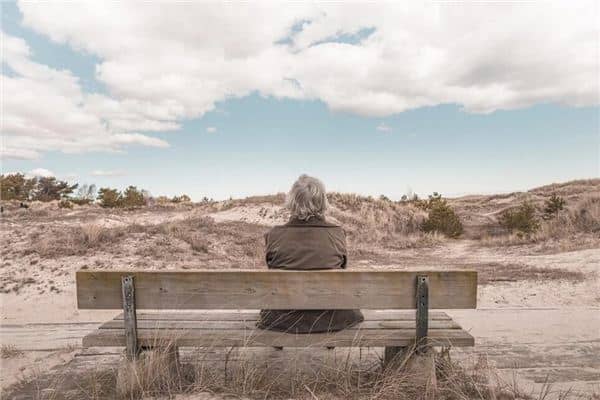 梦见已故的奶奶复活是什么意思