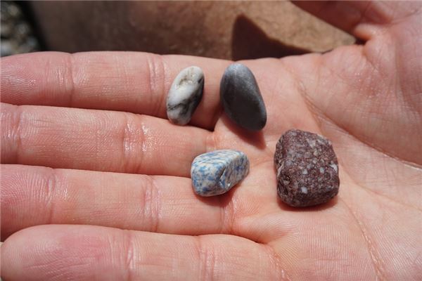 梦见捡石头是什么意思