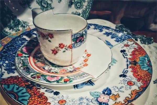 梦见瓷器碎了是什么意思