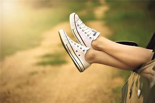 梦见自己鞋子开裂是什么意思