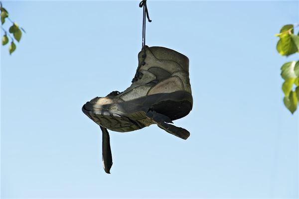 梦见鞋底裂开是什么意思