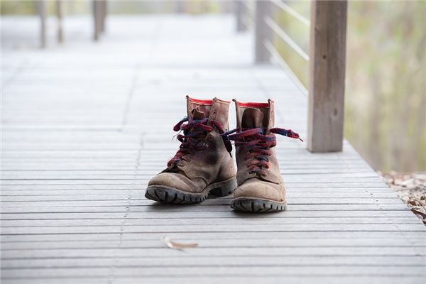 梦见扔了自己的旧鞋子是什么意思
