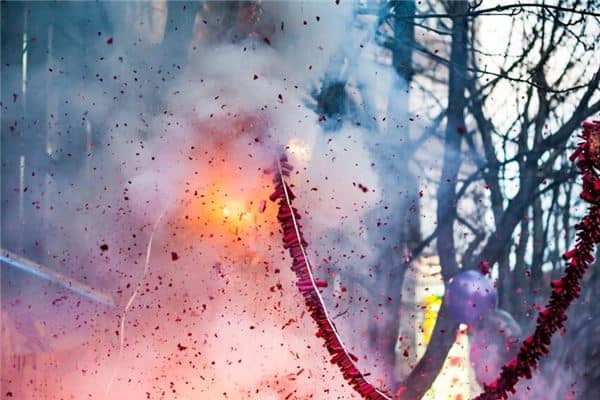 梦见别人放鞭炮是什么意思