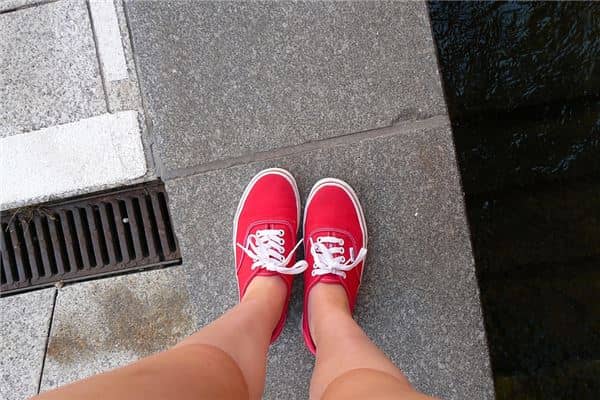 梦见自己穿新鞋很合脚是什么意思