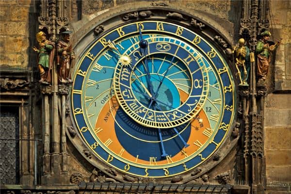 梦见墙上的挂钟是什么意思