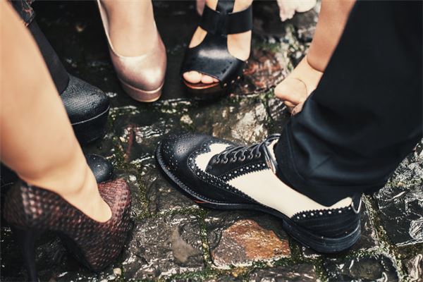 梦见鞋子脏了是什么意思