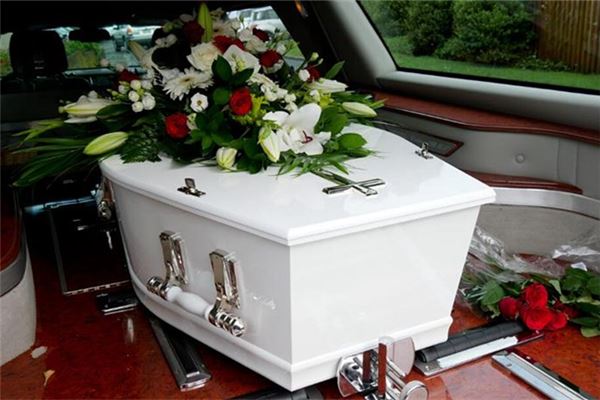 梦见空棺材是什么意思