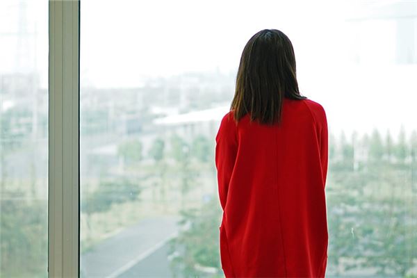 梦见女人自己穿红上衣是什么意思