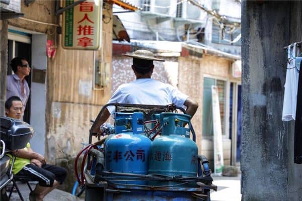 梦见女人煤气罐漏气是什么意思