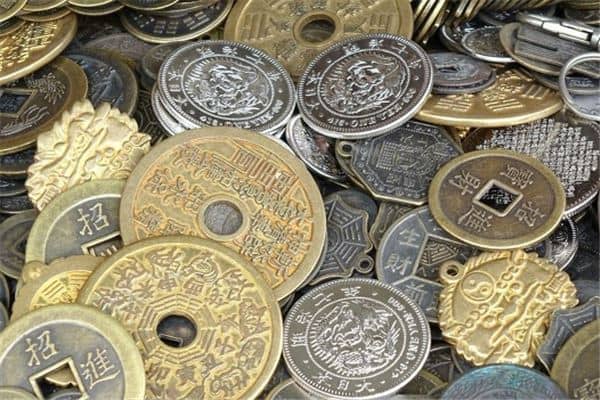 梦见从土里挖到古董是什么意思