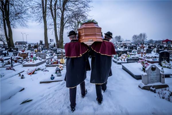 梦见红棺材是什么意思