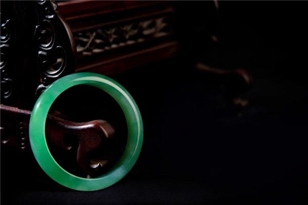 梦见翡翠手镯断了是什么意思