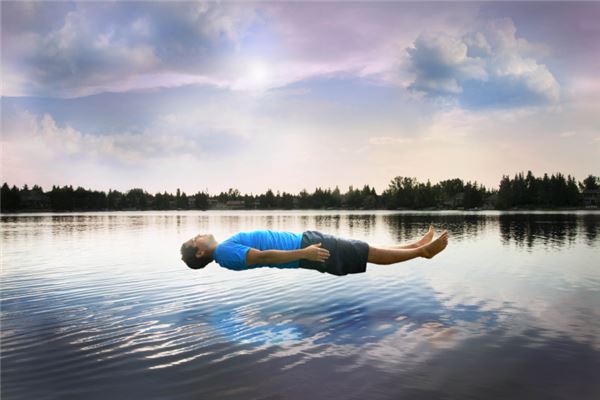 梦见在水上漂行是什么意思