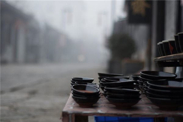 梦见女人洗一大堆碗是什么意思