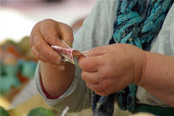 梦见给自己买车票是什么意思