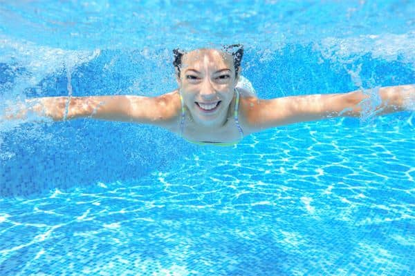 梦见自己游泳很轻松是什么意思