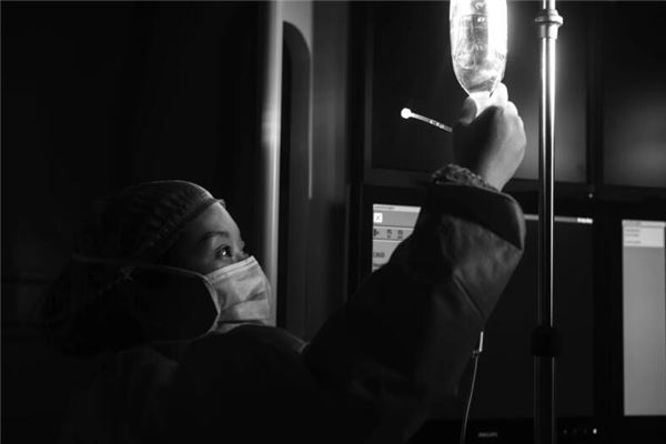 梦见女人自己打吊瓶是什么意思