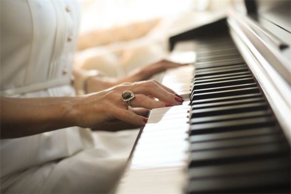 梦见弹琴是什么意思