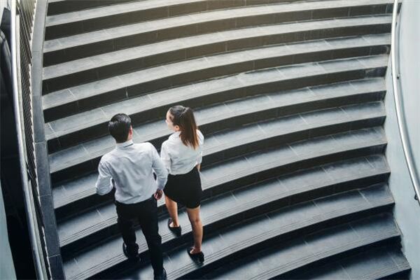 梦见上台阶下台阶是什么意思