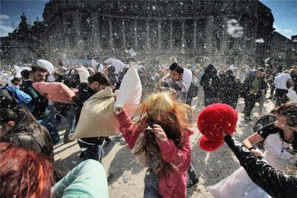 梦见很多人混战是什么意思