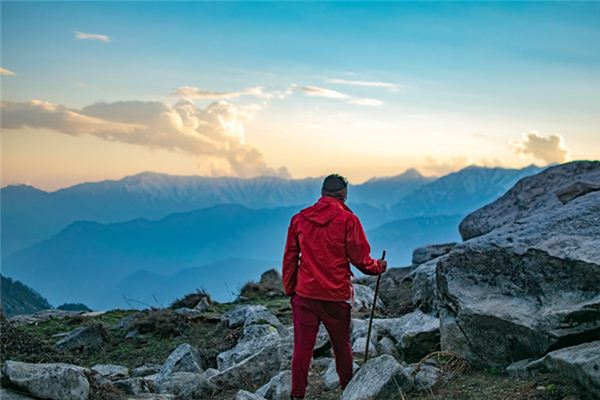 梦见爬山顶是什么意思