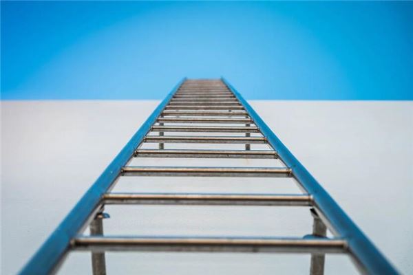 梦见女人下梯子是什么意思