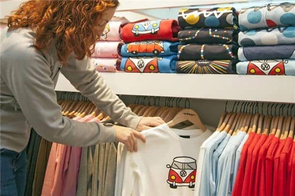 梦见买衣服试穿衣服是什么意思