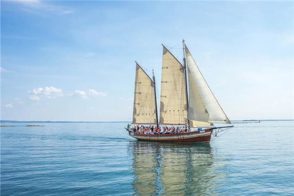 梦见和别人一起坐船是什么意思