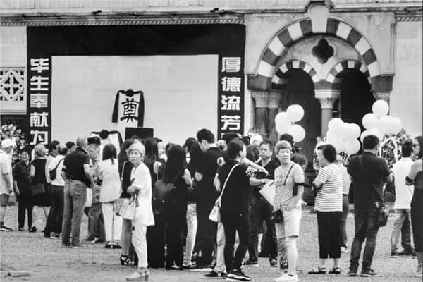 梦见别人办白事是什么意思