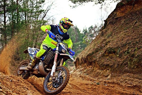 梦见走下坡路是什么意思