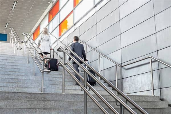 梦见走楼梯上楼是什么意思