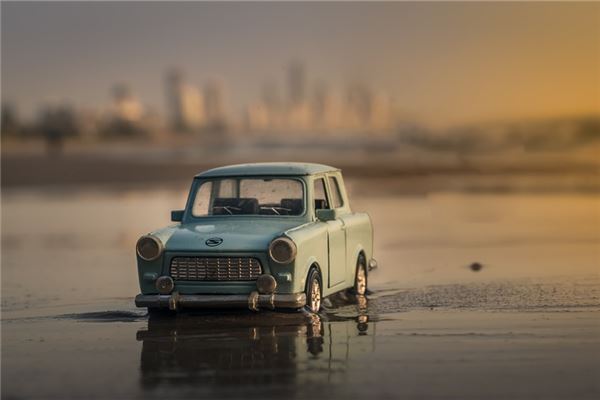 梦见自己开车掉水里了是什么意思