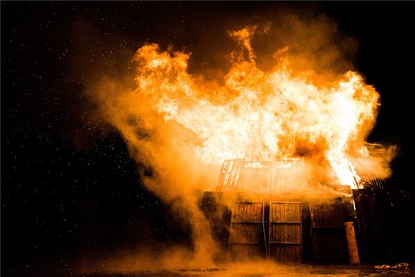 梦见家里爆炸起火是什么意思