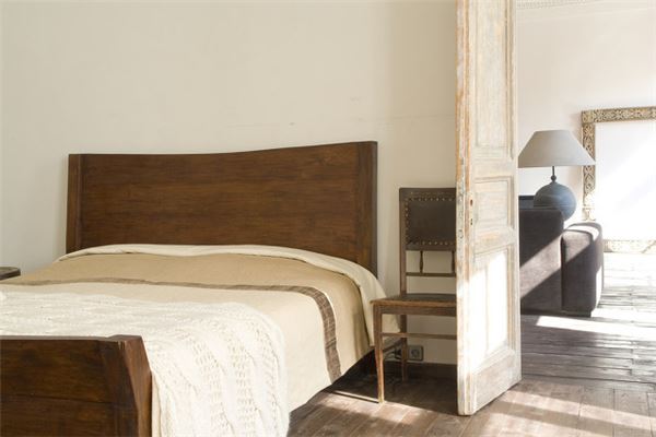 梦见床换了位置方向是什么意思