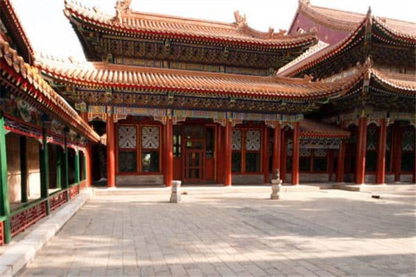 梦见仰看高处的寺庙是什么意思