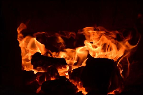 梦见灶里烧火是什么意思