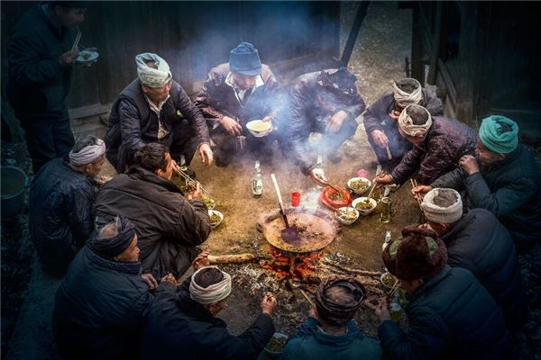 梦见和长辈一起吃饭是什么意思