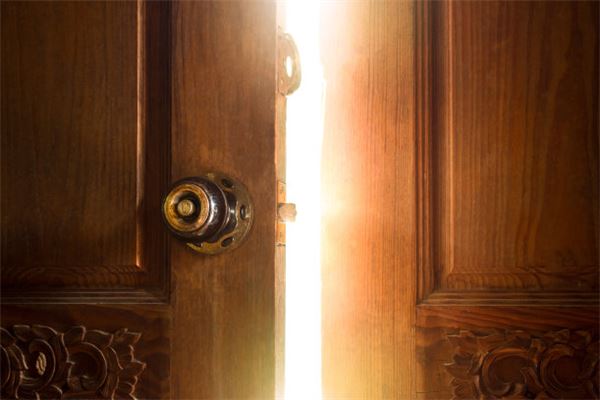 梦见门关不上是什么意思