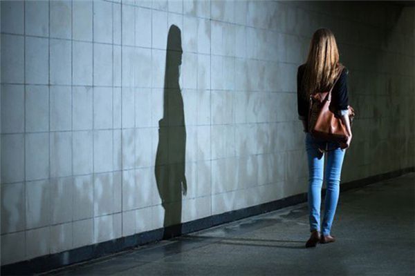 梦见在黑暗中走是什么意思