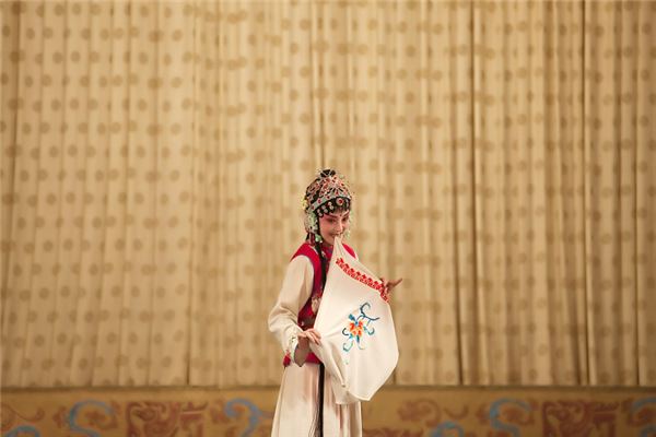 梦见唱戏的是什么意思