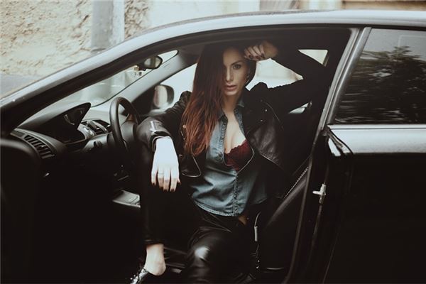 梦见和别人一起坐车是什么意思