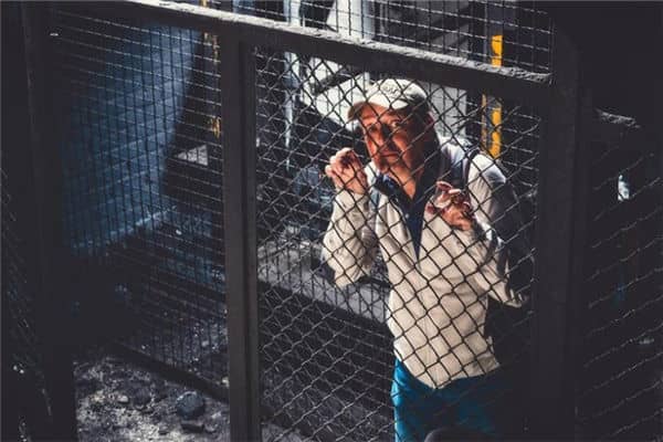 梦见监狱里面生活场景是什么意思