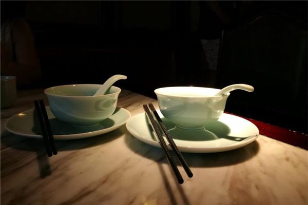 梦见吵架摔碗是什么意思