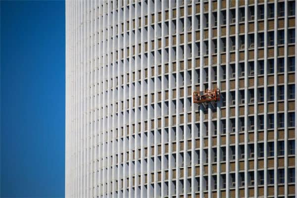 梦见高空坠物是什么意思