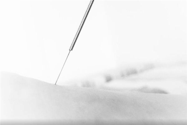 梦见针扎进皮肤里是什么意思